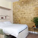Impeccable & Typical Studio In The Marais