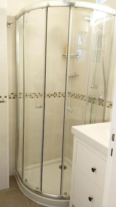 Impeccable & Typical In The Marais Appartement Parijs